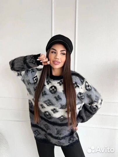 Свитер женский