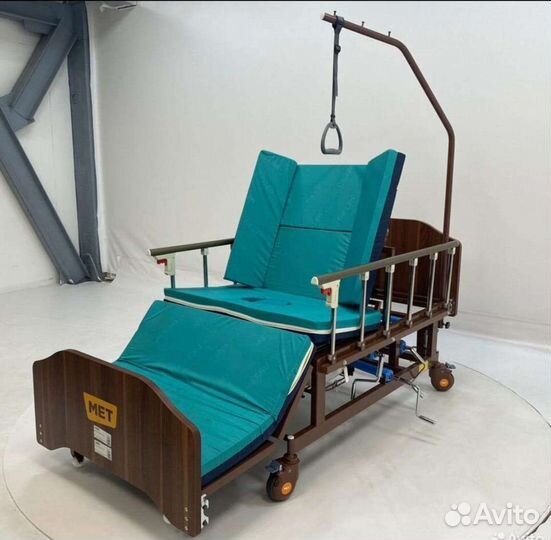 Медицинская кровать функциональная для лежачих
