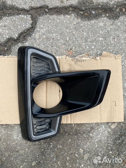 Окантовка птф Toyota Hilux 8