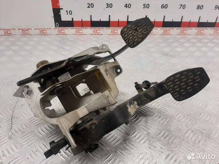 Педаль Mercedes-Benz Sprinter (W901-905) рест