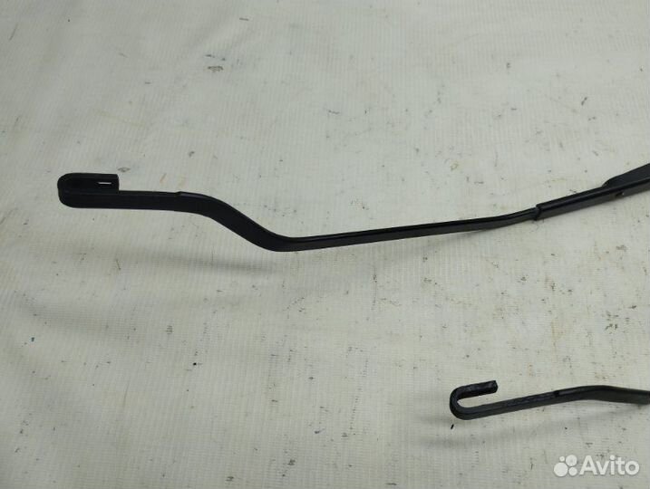 Поводок дворника Hyundai Solaris седан G4FC 2011