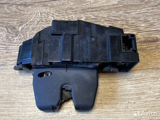 Peugeot 207 замок крышки багажника