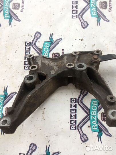 Кронштейн двигателя Ford Focus 1