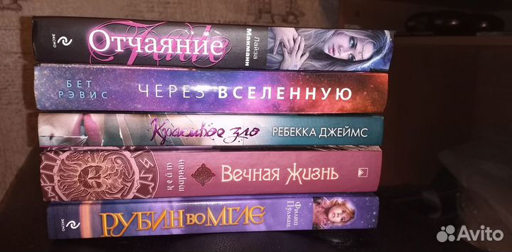 Книги Young Adult (Марисса Мейер, Виктория Шваб)