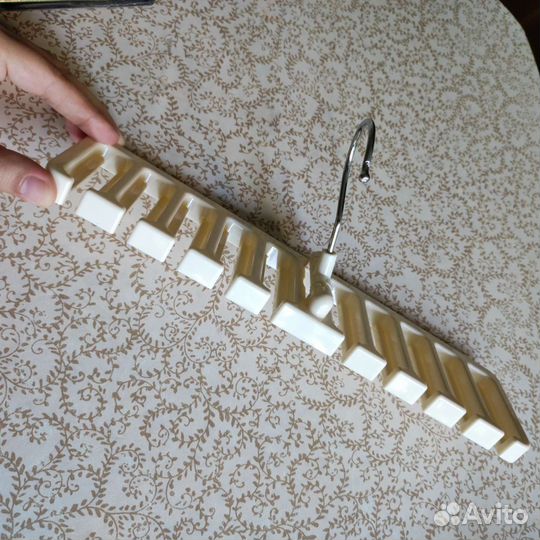 Вешалка для ремней