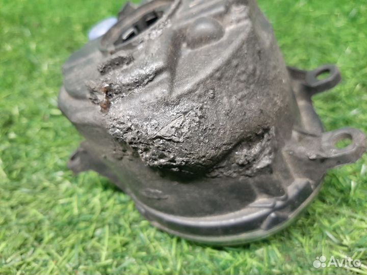 Фара противотуманная левая на Toyota RAV4