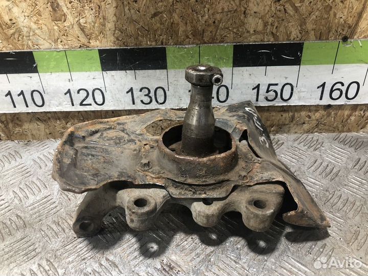 Кулак поворотный передний правый Clk 209