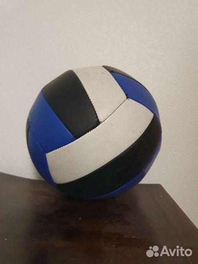 Волейбольный мяч