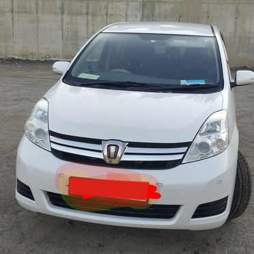 Toyota Isis 1.8 CVT, 2011, 113 600 км