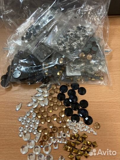 Остатки страз приклеивающихся