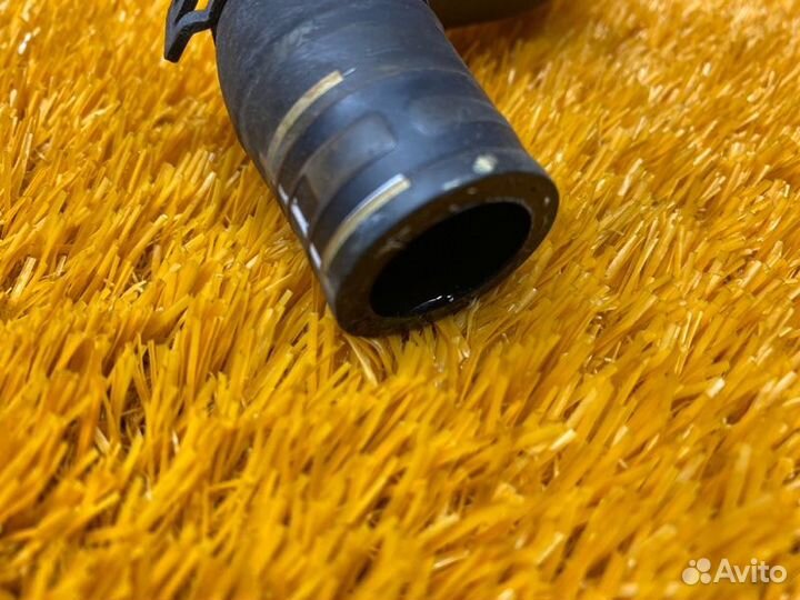 Патрубок системы охлаждения Mercedes-Benz C-Class