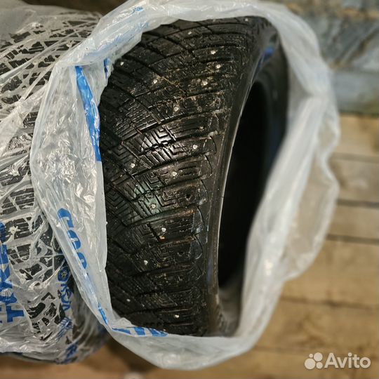 Goodyear UltraGrip 215/60 R17