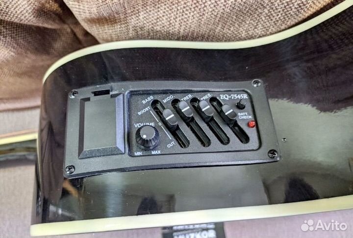 Акустическая гитара