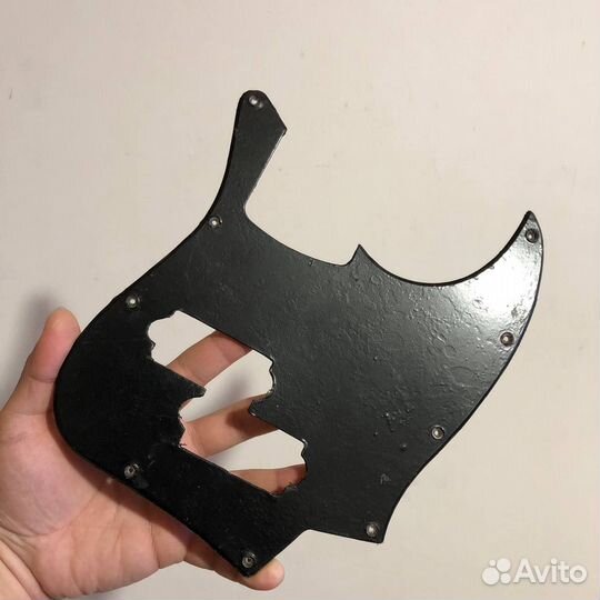 Пикгард для бас-гитары