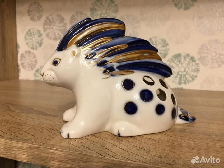 Статуэтка фарфоровая карандашница Дикобраз