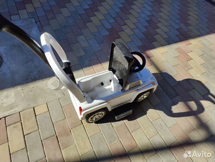 Машинка каталка толокар с ручкой