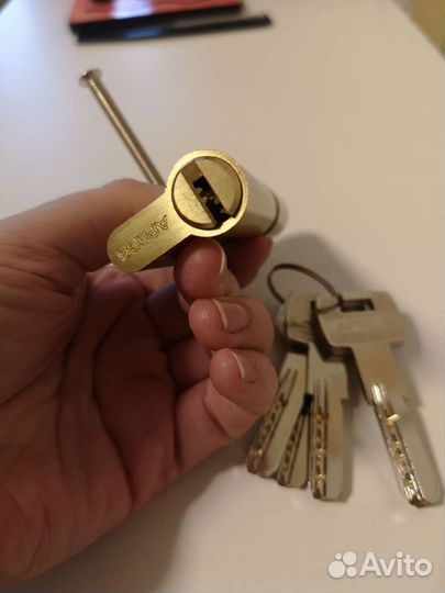 Личинка для замка новая