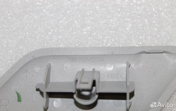 Camry 70 Крышка омывателя правая Оригинал 18-21