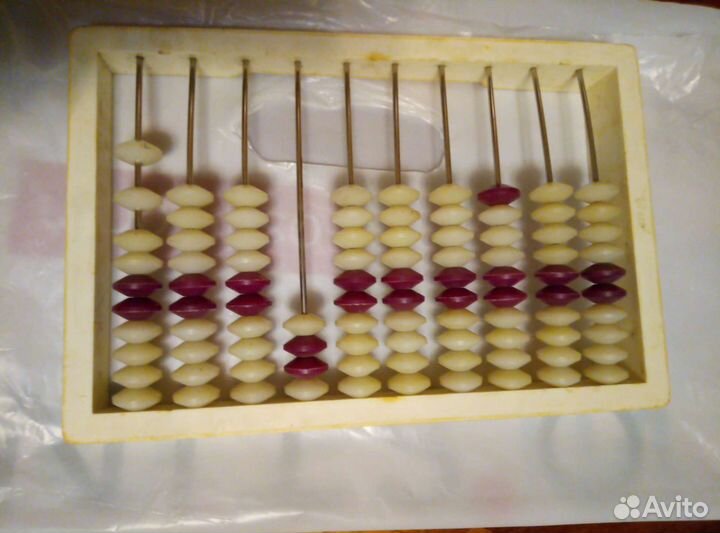 Развивающие игрушки: счёты, кубики и т.п