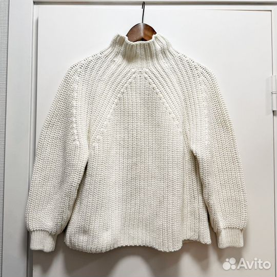 Свитер белый обьемный s