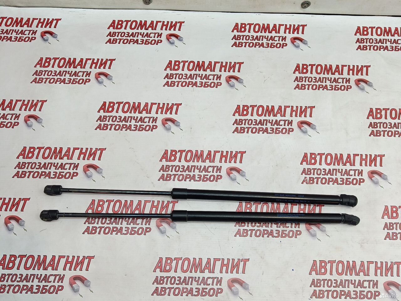 Упор крышки багажника Джили Кулрей SX11