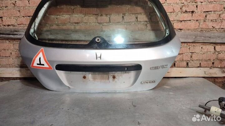 Крышка багажника со стеклом Honda Civic 7 2001