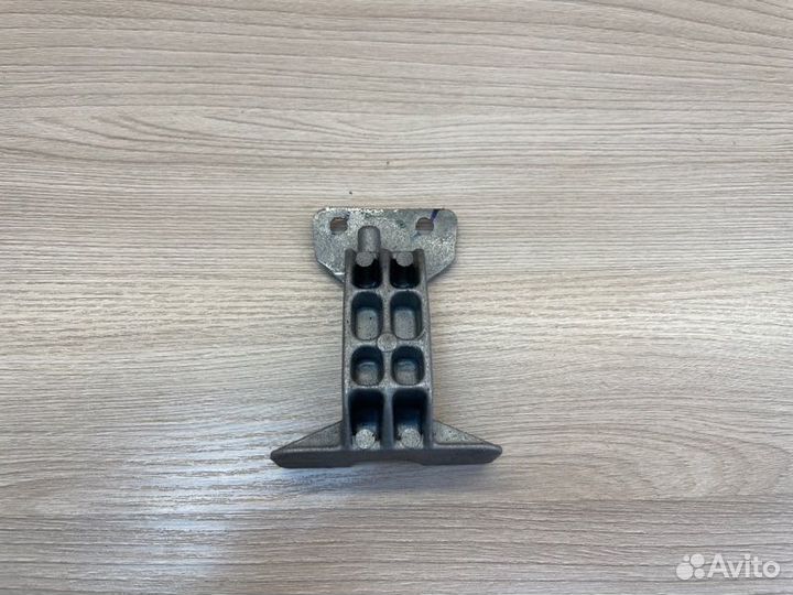 Кронштейн дроссельной заслонки Skoda Rapid