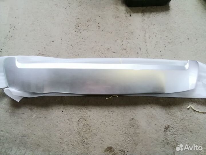 Спойлер пятой двери Toyota voxy noah