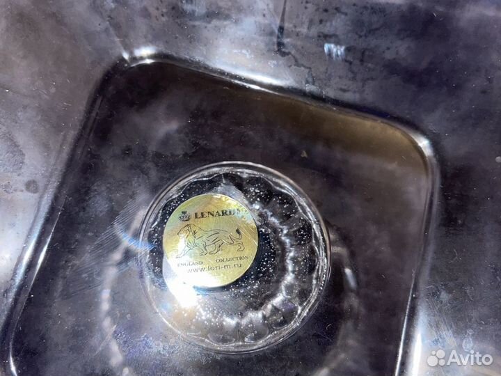 Ваза для фруктов на ножке