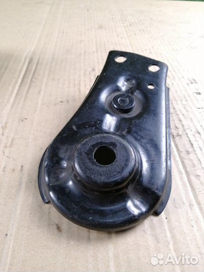 Кронштейн подрамника задний левый Mercedes-Benz