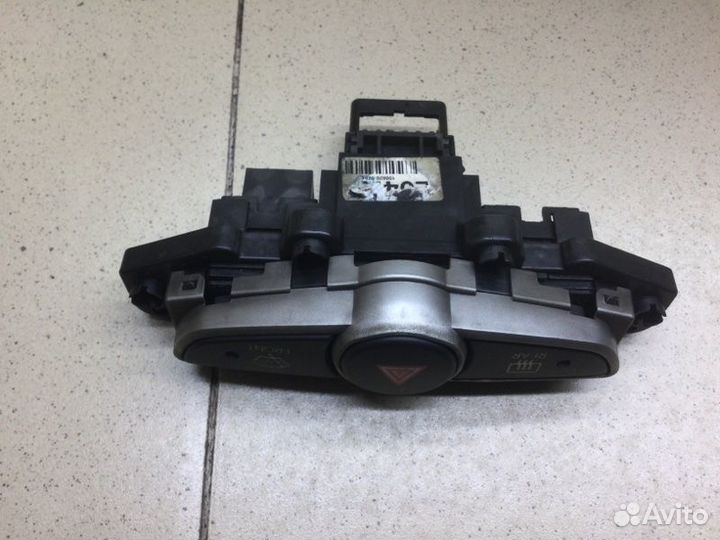 Кнопка аварийной сигнализации Hyundai Solaris