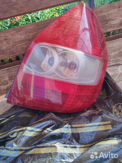 Фара правая на Hondа fit 2001