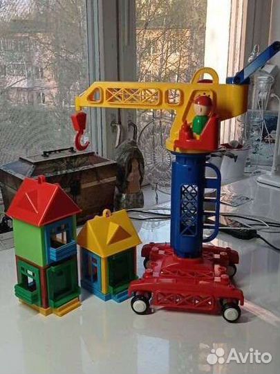 Подъемный кран игрушка