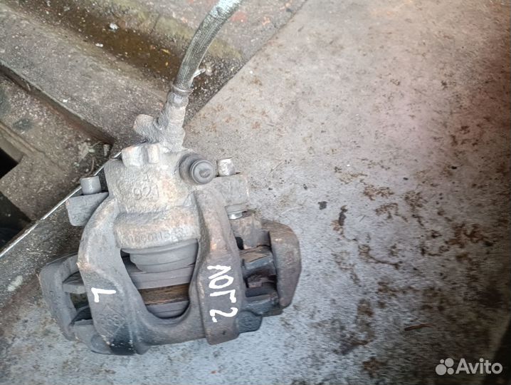 Левый суппорт Renault Logan 2