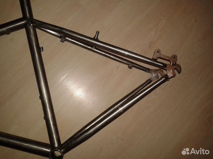 Велосипедная рама титановая