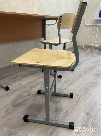 Стол ученический +2 стула