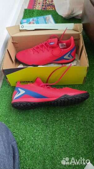 Продам новые сороконожки для футбола