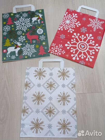 Новогодние пакеты, конверты и бумага для подарка