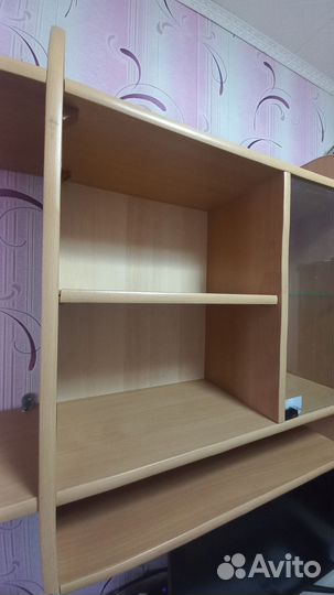 Полка книжная настенная со стеклом