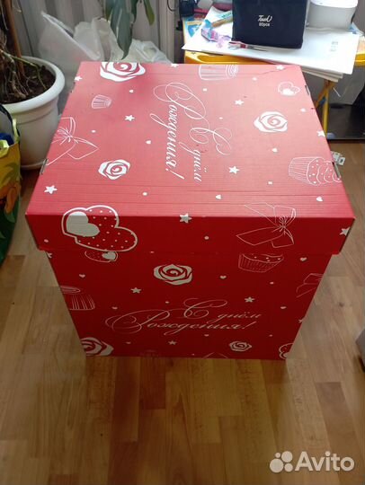 Подарочная коробка