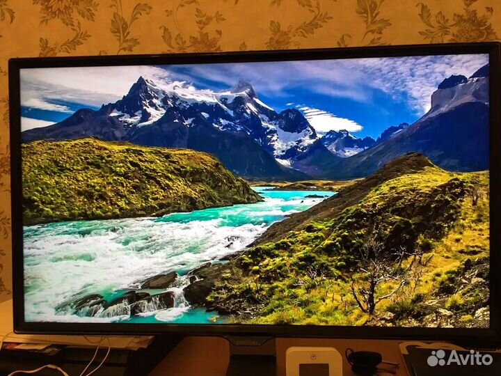 Большой LED Full HD монитор Samsung