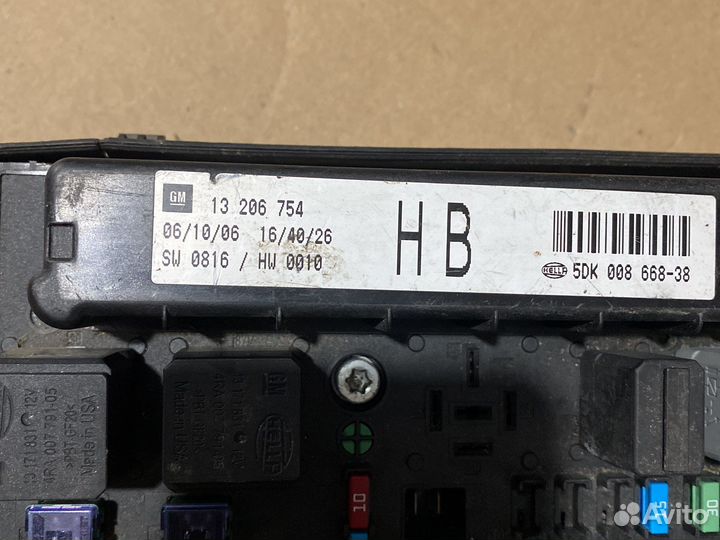 Блок предохранителей Opel Astra H Zafira B