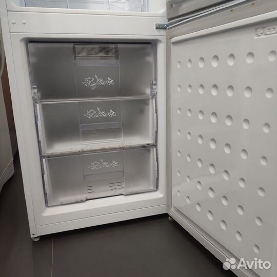 Узкий холодильник б/у Beko