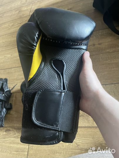 Боксерские перчатки everlast 14 oz