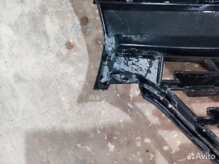 Решетка радиатора Renault Sandero