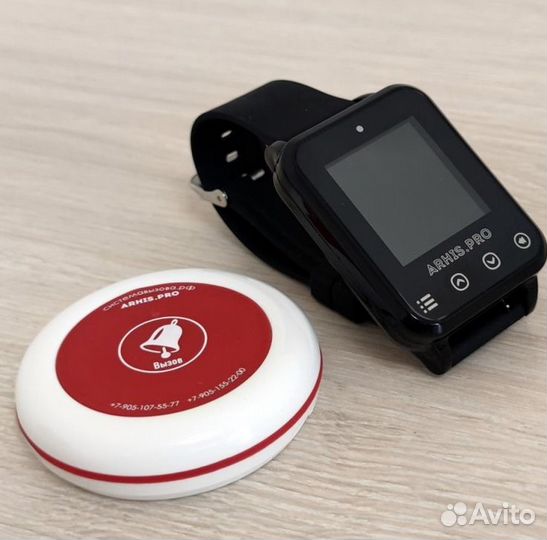 Кнопка вызова персонала и часы в салон красоты