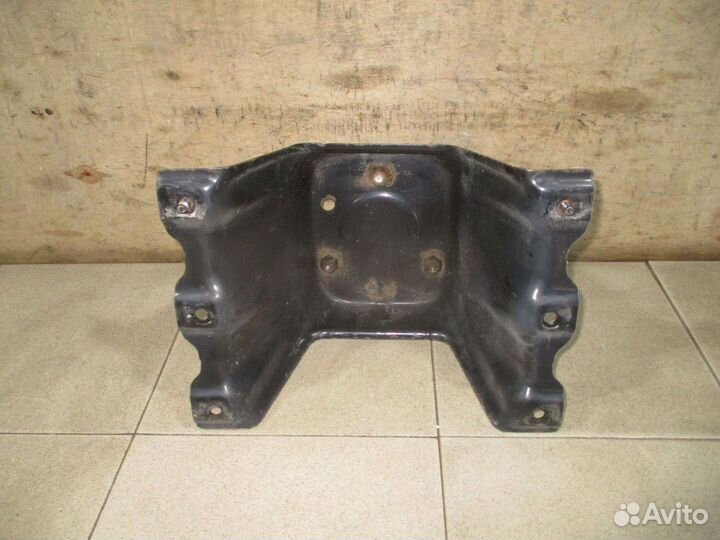 Кронштейн запасного колеса Mitsubishi Pajero 4