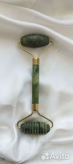 Нефритовый роликовый массажёр для лица гуаша