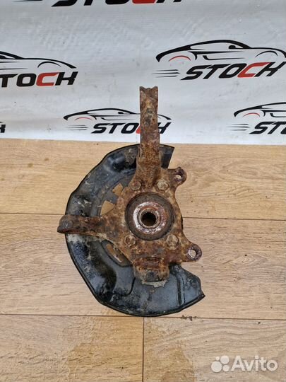 Toyota RAV 4 (CA40) кулак передний левый