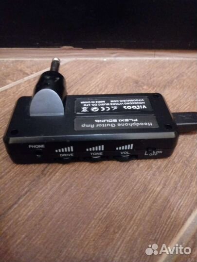 Электрогитара и усилитель для наушников